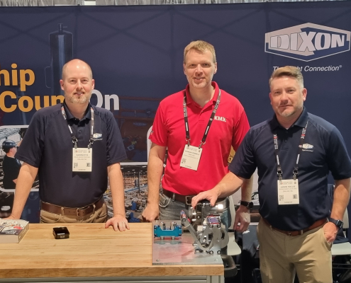 KMX junto a Dixon Valve en Conexpo 2023.